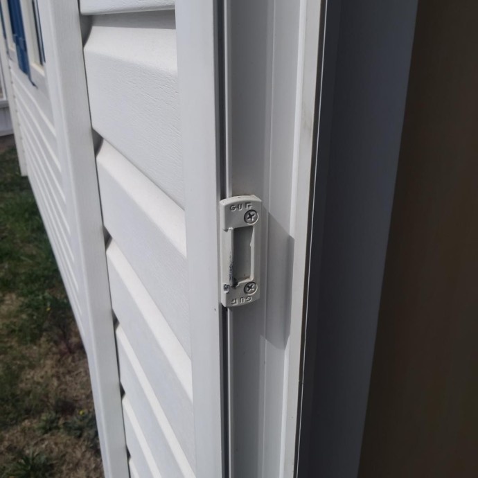 Pieza cierre puerta entrada simple - Recambios mobil homes - MundoMobilHome