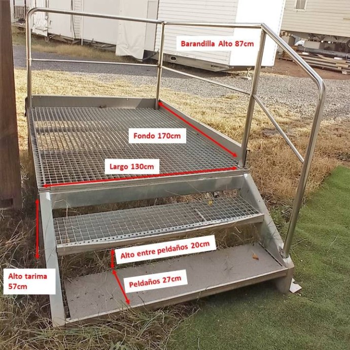 Escalera con plataforma de acero galvanizado - MundoMobilHome